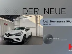 Weiß Gebraucht 2017 Renault Clio IV Bose Edition Limousine | 10.847 € (Fairer Preis)