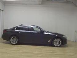 Grau Gebraucht 2022 BMW 520 Performance Limousine | 31.480 € (Superpreis)
