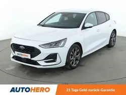 Weiß Gebraucht 2022 Ford Focus ST-Line Limousine | 18.650 € (Superpreis)
