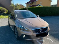 Braun Gebraucht 2016 Volvo V40 CC Summum Kombi | 15.500 € (Teuer)