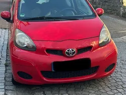 Rot Gebraucht 2012 Toyota Aygo Kleinwagen | 2.950 € (Fairer Preis)