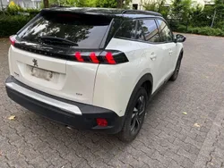 Weiß Gebraucht 2021 Peugeot 2008 GT SUV | 12.614 €