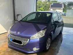 Blau Gebraucht 2012 Peugeot 208 Kleinwagen | 4.750 €