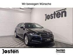 Schwarz (blackmagic perleffekt (schwarz)) Gebraucht 2024 Skoda Superb Style Kombi | 30.490 € (Guter Preis)