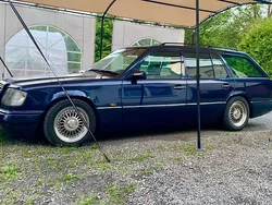 Blau Gebraucht 1995 Mercedes E200 Kombi | 7.800 €