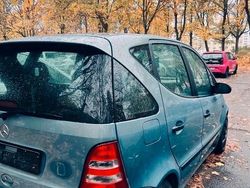 Blau Gebraucht 2003 Mercedes A160 Kleinwagen | 1.700 € (Teuer)