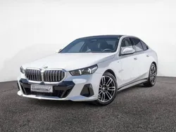 Weiß Gebraucht 2024 BMW 520 M Sport Limousine | 53.950 € (Fairer Preis)