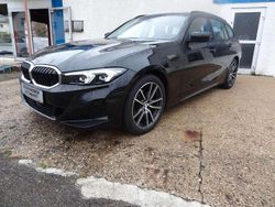 Saphirschwarz Gebraucht 2022 BMW 318 Performance Kombi | 18.990 € (Guter Preis)