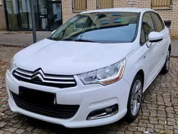 Weiß Gebraucht 2012 Citroën C4 Limousine | 5.700 €