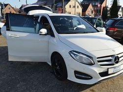 Weiß Gebraucht 2015 Mercedes B180 Style Van / Kleinbus | 15.990 € (Fairer Preis)