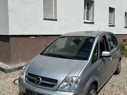 Silber Gebraucht 2005 Opel Meriva Edition Van / Kleinbus | 2.000 € (Fairer Preis)