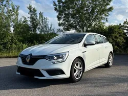 Weiß Gebraucht 2017 Renault Mégane IV Play Limousine | 10.000 € (Fairer Preis)