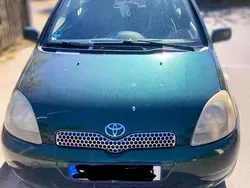 Grün Gebraucht 2001 Toyota Yaris Eco Limousine | 1.660 € (Fairer Preis)