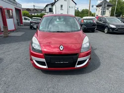 Rot Gebraucht 2011 Renault Scénic III Bose Edition Van / Kleinbus | 5.699 € (Fairer Preis)