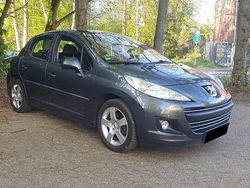 Grau Gebraucht 2010 Peugeot 207 Limousine | 3.200 € (Fairer Preis)