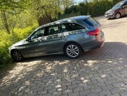 Grau Gebraucht 2018 Mercedes 220 Kombi | 16.200 € (Superpreis)