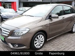 Grau Gebraucht 2013 Mercedes B180 Edition Van / Kleinbus | 9.990 € (Fairer Preis)
