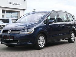 Blau Gebraucht 2016 VW Sharan Comfortline Van / Kleinbus | 19.900 € (Teuer)