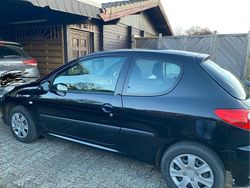 Schwarz Gebraucht 2009 Peugeot 206+ Kleinwagen | 2.100 € (Fairer Preis)