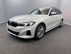 Weiß Gebraucht 2023 BMW 318 Sport Line Limousine | 28.499 € (Guter Preis)