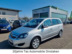 Silber Gebraucht 2015 Opel Zafira Family Van / Kleinbus | 5.599 € (Guter Preis)