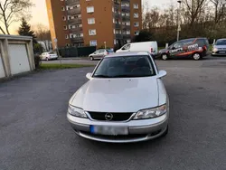Silber Gebraucht 1999 Opel Vectra Edition Limousine | 1.450 € (Fairer Preis)