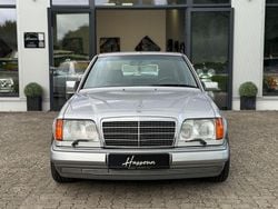 Silber Gebraucht 1994 Mercedes E420 Limousine | 27.990 €