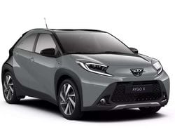 Urban khaki/ dach schwarz Neu 2025 Toyota Aygo X-plore Kleinwagen | 20.190 €