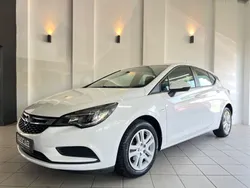 Weiß Gebraucht 2017 Opel Astra Edition Limousine | 7.900 € (Fairer Preis)