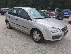 Polarsilber metallic Gebraucht 2005 Ford Focus Trend Kleinwagen | 950 €