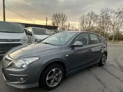 Grau Gebraucht 2010 Hyundai i30 Edition Limousine | 3.999 € (Fairer Preis)