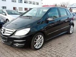 Schwarz Gebraucht 2011 Mercedes B200 Van / Kleinbus | 6.800 € (Fairer Preis)