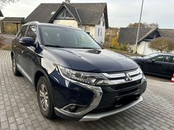 Blau Gebraucht 2015 Mitsubishi Outlander Plus SUV | 11.999 € (Fairer Preis)