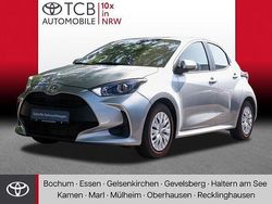 Shimmering silver metallic Gebraucht 2023 Toyota Yaris Basis Kleinwagen | 16.849 € (Fairer Preis)