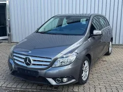 Grau Gebraucht 2012 Mercedes B180 Van / Kleinbus | 5.990 € (Fairer Preis)