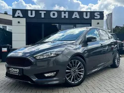 Grau Gebraucht 2018 Ford Focus ST-Line Limousine | 14.400 € (Fairer Preis)