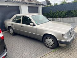 Silber Gebraucht 1991 Mercedes E230 Limousine | 6.000 €