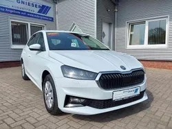 Moon weiß Neu 2025 Skoda Fabia Essence Limousine | 17.490 € (Fairer Preis)