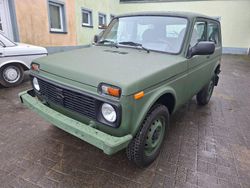 Grün Gebraucht 2006 Lada niva SUV | 4.000 € (Fairer Preis)