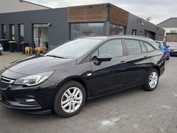Schwarz Gebraucht 2016 Opel Astra Edition Kombi | 4.400 € (Fairer Preis)