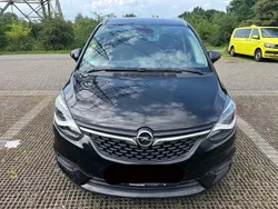 Schwarz Gebraucht 2017 Opel Zafira Van / Kleinbus | 7.400 € (Fairer Preis)
