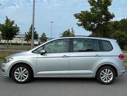 Grau Gebraucht 2016 VW Touran Van / Kleinbus | 13.500 € (Fairer Preis)
