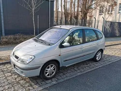 Silber Gebraucht 2001 Renault Scénic Van / Kleinbus | 1.600 €