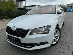 Weiß Gebraucht 2016 Skoda Superb Style Limousine | 16.700 € (Guter Preis)