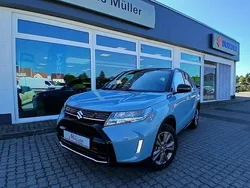 Blau (ice/cosmic black pearl metallic) Neu 2025 Suzuki Vitara Comfort SUV | 27.350 € (Fairer Preis)
