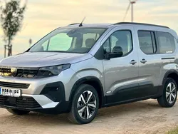 Grau Gebraucht 2024 Peugeot Rifter Allure Van / Kleinbus | 29.500 € (Fairer Preis)