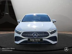 Weiß Gebraucht 2024 Mercedes A200 Premium Limousine | 34.990 € (Fairer Preis)
