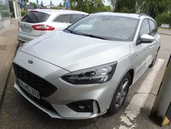 Silber Gebraucht 2022 Ford Focus ST-Line Limousine | 18.990 € (Etwas zu teuer)