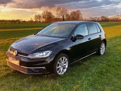 Schwarz Gebraucht 2017 VW Golf VII Highline Limousine | 12.150 € (Fairer Preis)
