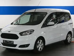 Frostweiß Gebraucht 2017 Ford Tourneo Courier Trend Van / Kleinbus | 7.990 € (Guter Preis)